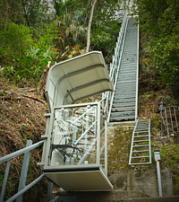 Monte-escaliers à plateforme Rigert en pente