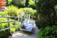 Platform lift outside curved