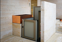 Vertical platform lift for indoor use